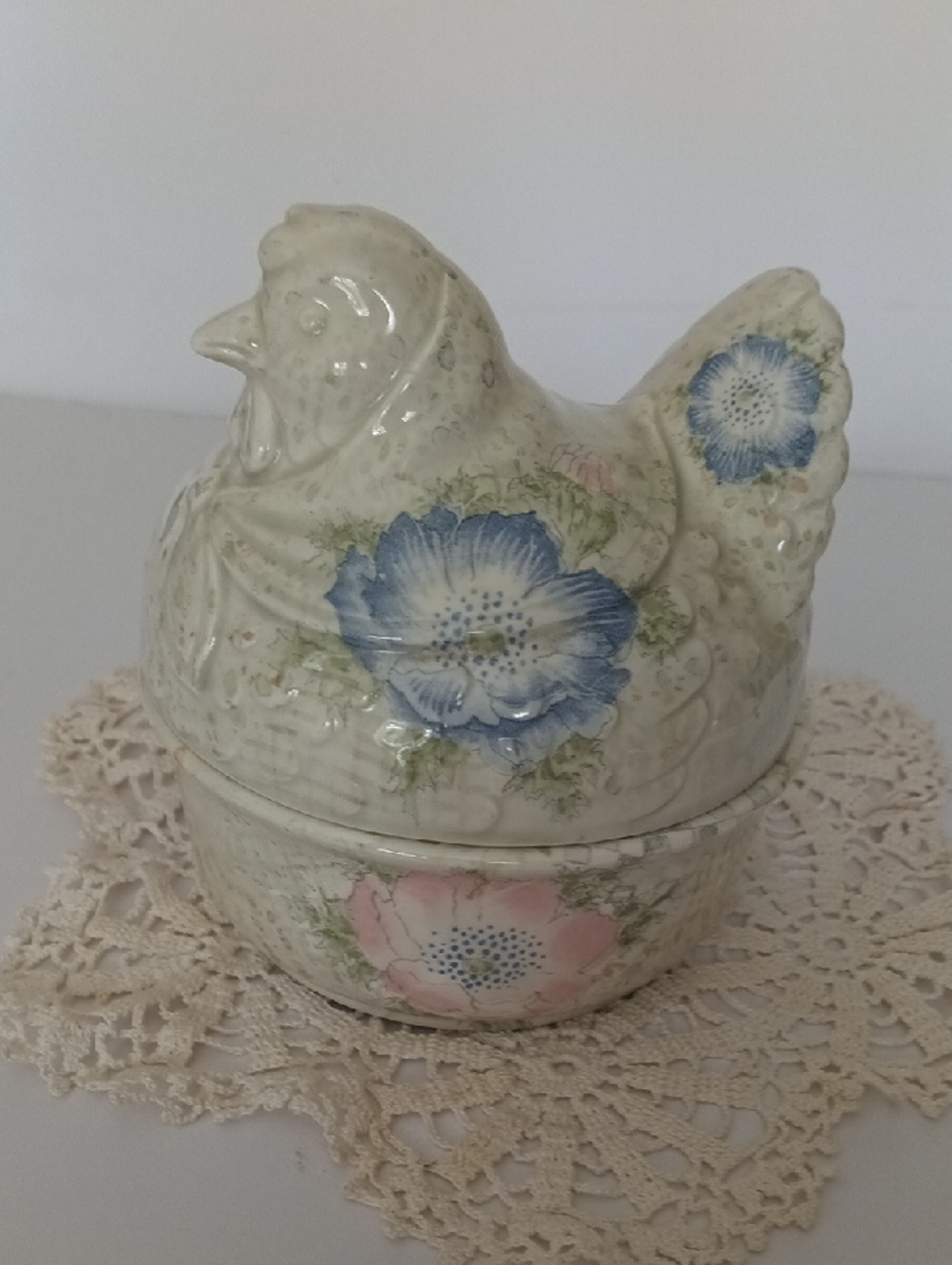 Vintage Fitz and Floyd Ceramic Hen On Nest Trinket Box With Blue and Pink Poppie
